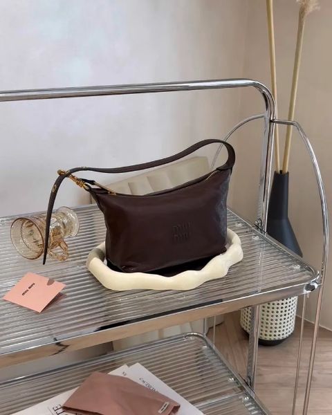 圖片 【MIUMIU】納帕皮革飯盒包 深咖色