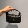 圖片 Miu Miu 5BP100 Matelassé 納帕軟皮皺摺化妝飯盒包 可延長肩帶/黑色