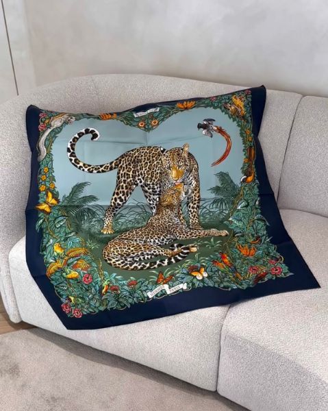 圖片 【HERMES】叢林之愛絲巾 90*90 cm