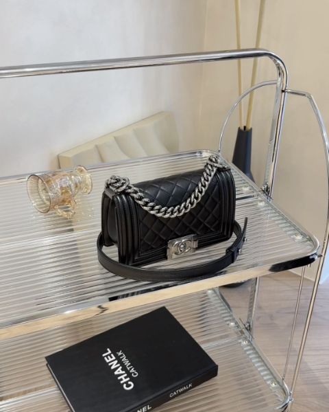 圖片 【CHANEL】BOY20 滑面黑牛銀