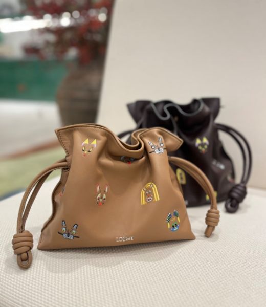 圖片 《我最便宜!全新正品》Loewe 迷你納帕小牛皮小貓圖案 Flamenco 水桶包