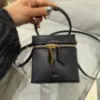 圖片 Alaia Cube Vanity 小牛皮迷你盒子包 黑色