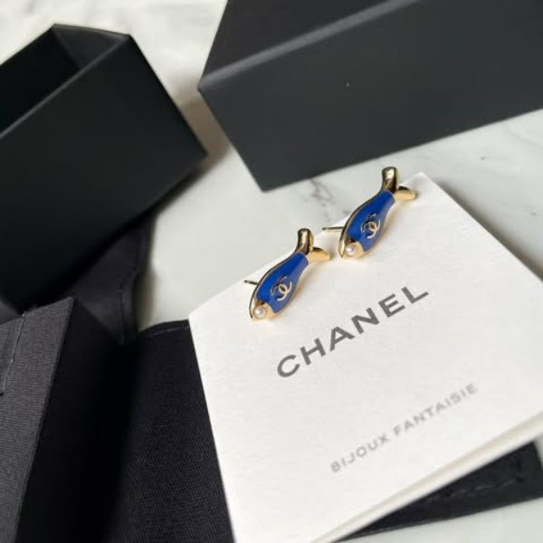 圖片 Chanel 25c 寶藍珍珠魚魚耳針