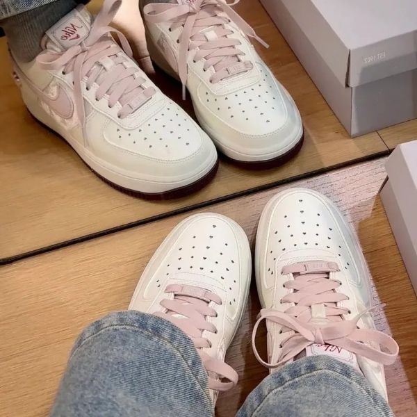 圖片 iSNEAKERS 現貨 Nike Air Force 1 情人節2026 粉色愛心絨毛女鞋 IQ4937-161