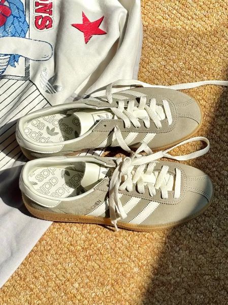 圖片 iSNEAKERS 現貨 Adidas Originals Muenchen 銀灰石 白色 女款 復古 低筒 麂皮鞋 JS3990