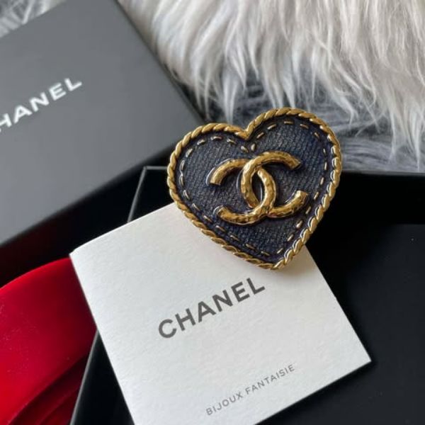 圖片 Chanel 牛仔愛心胸針