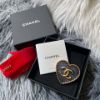 圖片 Chanel 牛仔愛心胸針