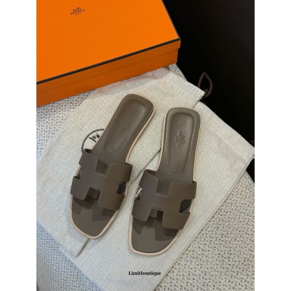 圖片 Hermes 經典H Logo設計 大象灰 拖鞋