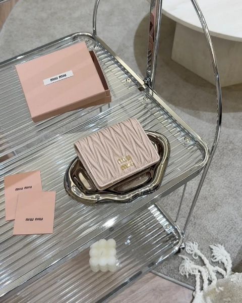 圖片 【MIUMIU】MATELASSE 納帕對開短夾 粉紅色