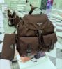 圖片 《我最便宜!全新正品》經典中款後背包 棕色  〔另附拉鍊袋〕