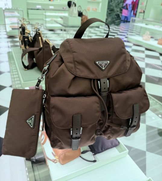 圖片 《我最便宜!全新正品》經典中款後背包 棕色  〔另附拉鍊袋〕