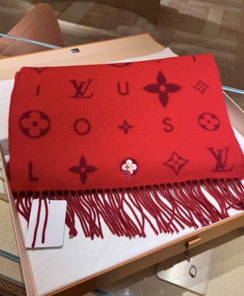 圖片 《在台現貨最低特價 》Louis Vuitton LV Lunar New Year Vivienne 100%山羊絨圍巾/披肩