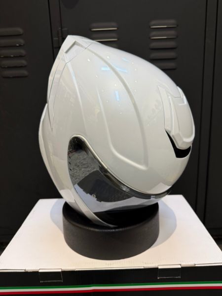 圖片 UPC騎士裝備館_台中店 Mxnrte M611 素色  鴨尾安全帽 全罩式安全帽 鏡片 快拆 插釦設計 贈原廠電鍍片