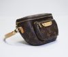 圖片 《在台現貨最低特價  最新》Louis Vuitton LV Mini Bumbag雙背帶肩背包/胸口包