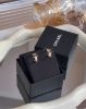 圖片 【CHANEL】菱格紋小LOGO耳環 金色