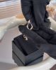 圖片 【CHANEL】菱格紋小LOGO耳環 金色