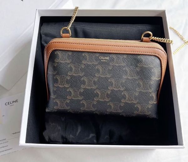 圖片 《我最便宜!全新正品》Celine 標誌印花及羊皮革飾鍊手提包