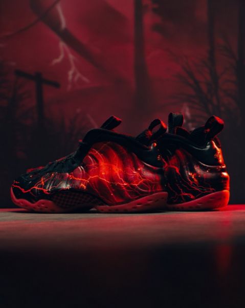 Stranger Things x Nike Foamposite One " Black Red" IR7336-001