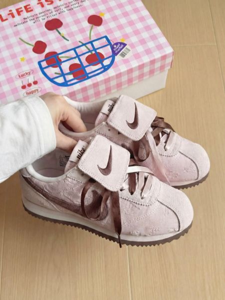 圖片 Nike Cortez Textile 乾燥玫瑰粉 櫻花粉棕 麂皮 翻蓋阿甘鞋 IQ3624-667/預購