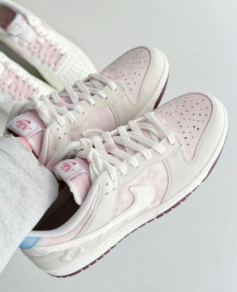 圖片 Nike Dunk Low 情人節限定 粉白色 絲絨 皮革 愛心 女款 IQ1145-610/預購