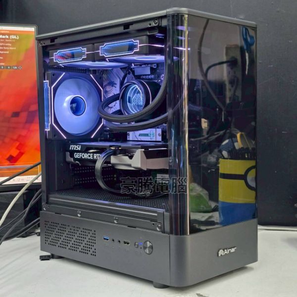 圖片 奶熊10號 INTEL Ultra 5 225 獨顯 RTX5060TI 16G 電競主機 曲面小海景