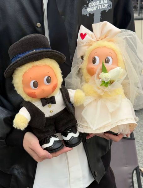 圖片 POPMART 泡泡瑪特 情人節限定 星星人 怦然星動系列 糖膠毛絨公仔禮盒 婚紗 西裝 毛絨娃娃 (兩隻一對 不拆賣) /預購