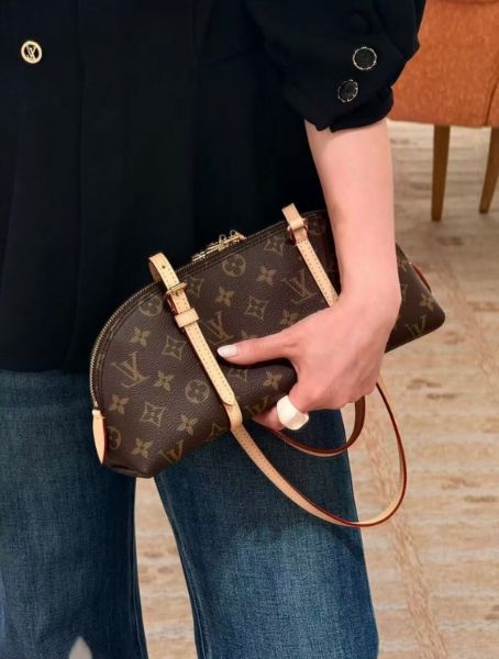 圖片 《在台現貨最低特價  最新》Louis Vuitton LV 經典老花肩背手提包