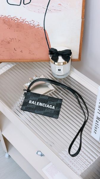圖片 【現貨】BALENCIAGA 巴黎世家 掛脖證件套