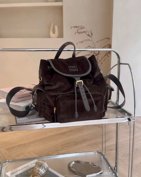 圖片 【MIUMIU】燈芯絨背包 大號 黑壇色