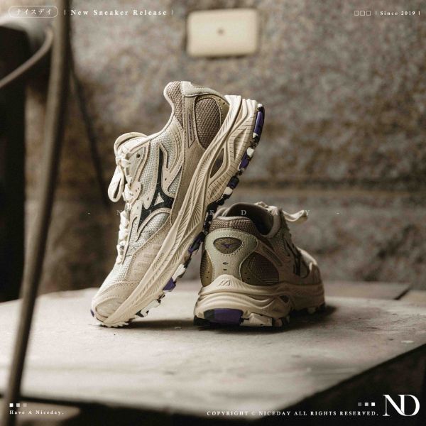 NICEDAY 代購 Mizuno Racer ADV 山系 奶茶 米白 米色 戶外 機能 跑鞋 女鞋 D1GH241206