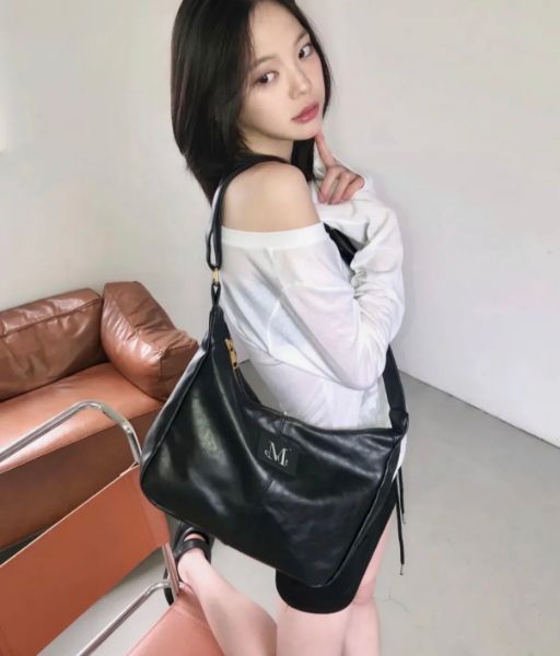 圖片 韓國🇰🇷連線 MUCENT 大容量皮革肩背包 單肩包 皺摺包 黑色 棕色/預購