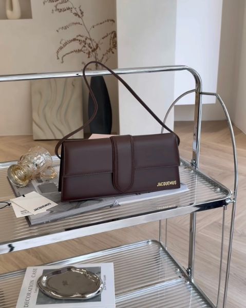 圖片 【JACQUEMUS】LONG FLAP 腋下包 紅棕色