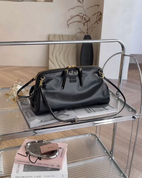 圖片 【MIUMIU】CAPRICE 大號皮革肩背包 黑色