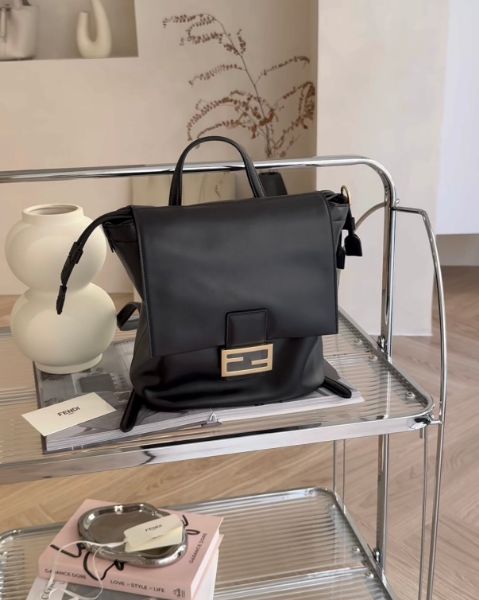 圖片 【FENDI】小牛皮書包 黑色