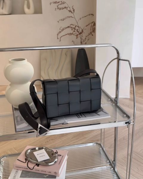 圖片 【BV】15格編織牛皮卡帶包 黑色