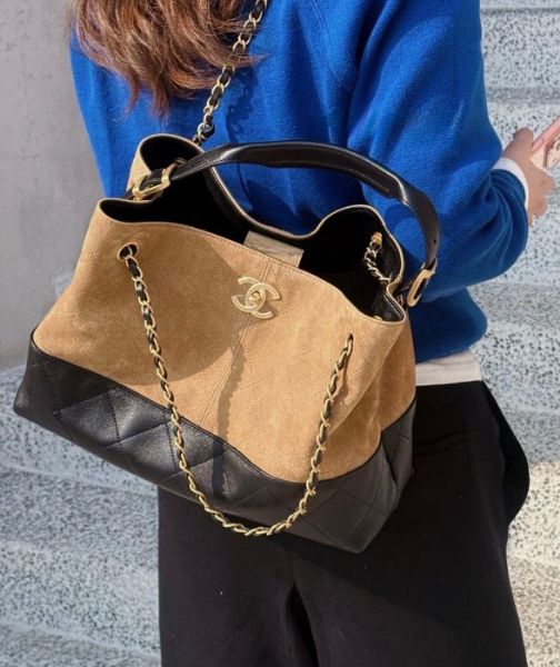 圖片 CHANEL 26S 手工坊系列 小號麂皮 Hobo購物袋 鬆弛感拉滿 必沖 