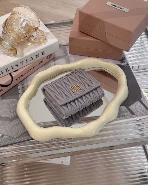 圖片 【MIUMIU】MATELASSE 納帕三折短夾 紫藤色