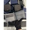 圖片 Dior 經典 黑色、灰色壓紋滿版設計零錢袋內裏 男生 男款 皮革 真皮 材質 皮件 短夾
