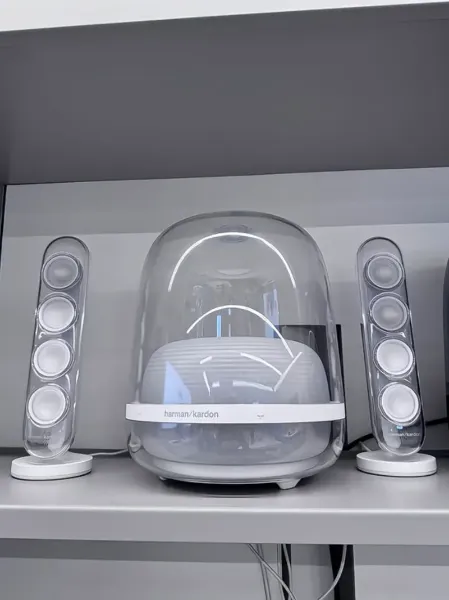 圖片 <國外折扣> HARMAN KARDON AURA STUDIO 4 哈曼卡頓 四代 水母音響 白色