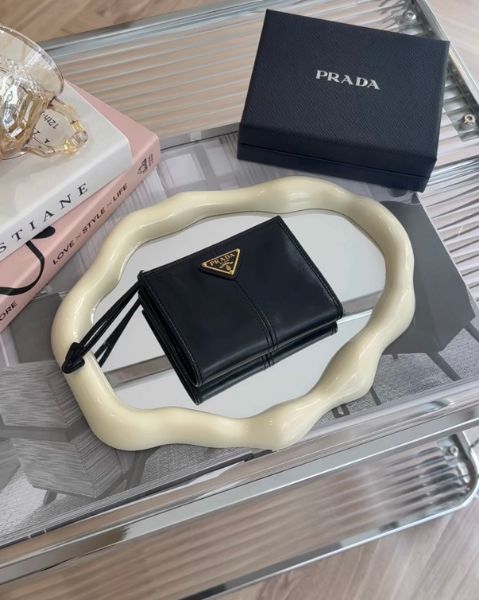 圖片 【PRADA】一字拉鍊皮革對開零錢短夾 黑色