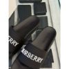 圖片 Burberry 經典 黑白 字母logo設計 黑色 男生拖鞋