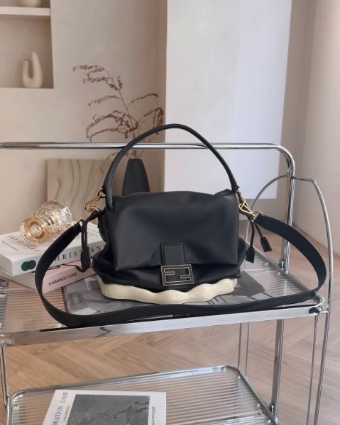 圖片 【FENDI】MAMMA BAGUETTE 中號法棍包 黑色