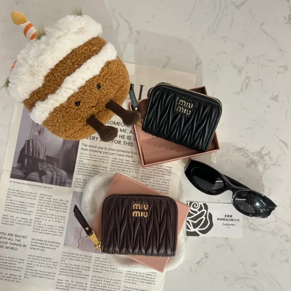 圖片 MIUMIU Matelasséu 巧克力色羊皮零錢包