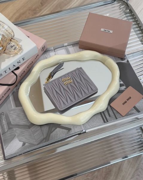 圖片 【MIUMIU】一字拉鍊納帕皮革卡包 紫藤色