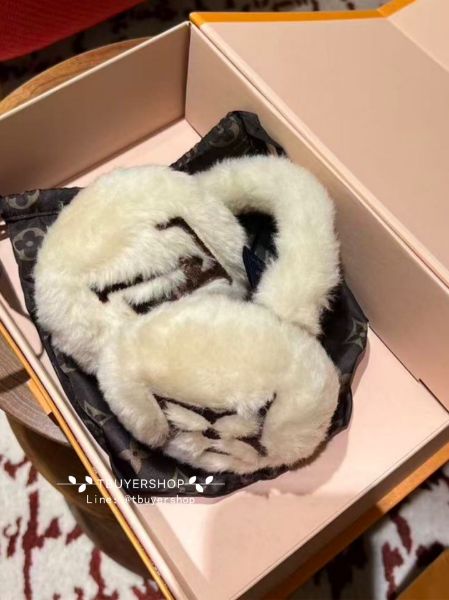 圖片 Lv 爆款🔥老花 羊毛皮耳罩 含盒子提袋 送禮也合適