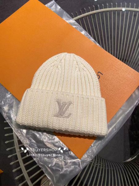 圖片 Lv 米白色 logo 冷帽 毛帽 針織帽 男女都合適 含提袋 送禮也合適🎁