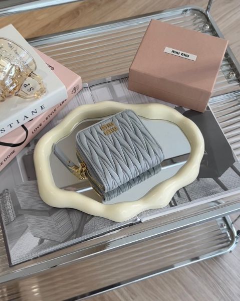 圖片 【MIUMIU】MATELASSE 對開側邊零錢短夾 藍色