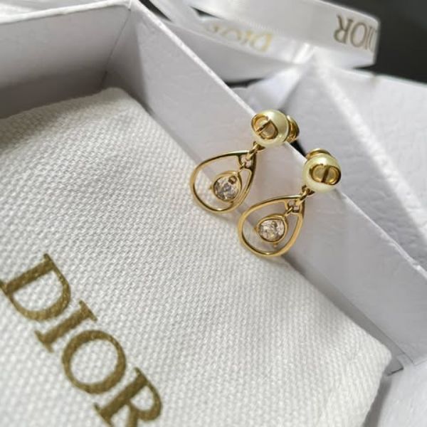 圖片 Dior 新款珍珠CD水滴耳針