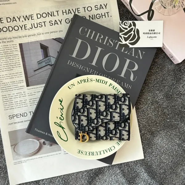 圖片 DIOR SADDLE 深色內零錢袋三折短夾（日本限定🇯🇵）