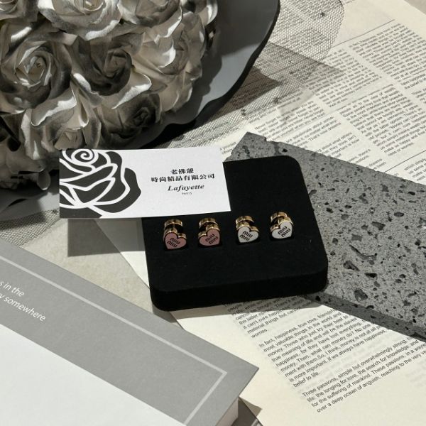 圖片 MIUMIU 愛心金屬耳環